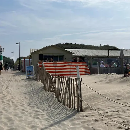 Cosy Aan Zee Met Prive Parking